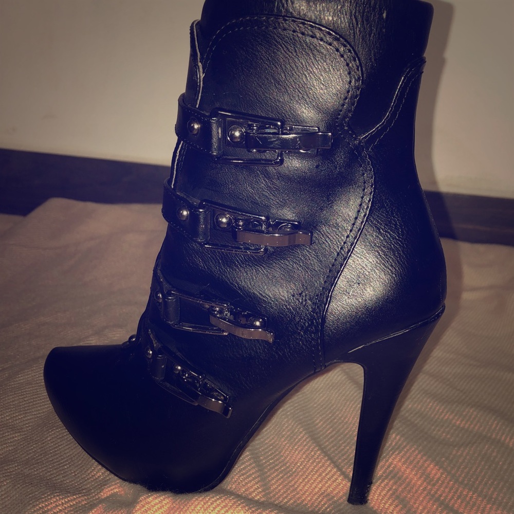 Heeled booties
